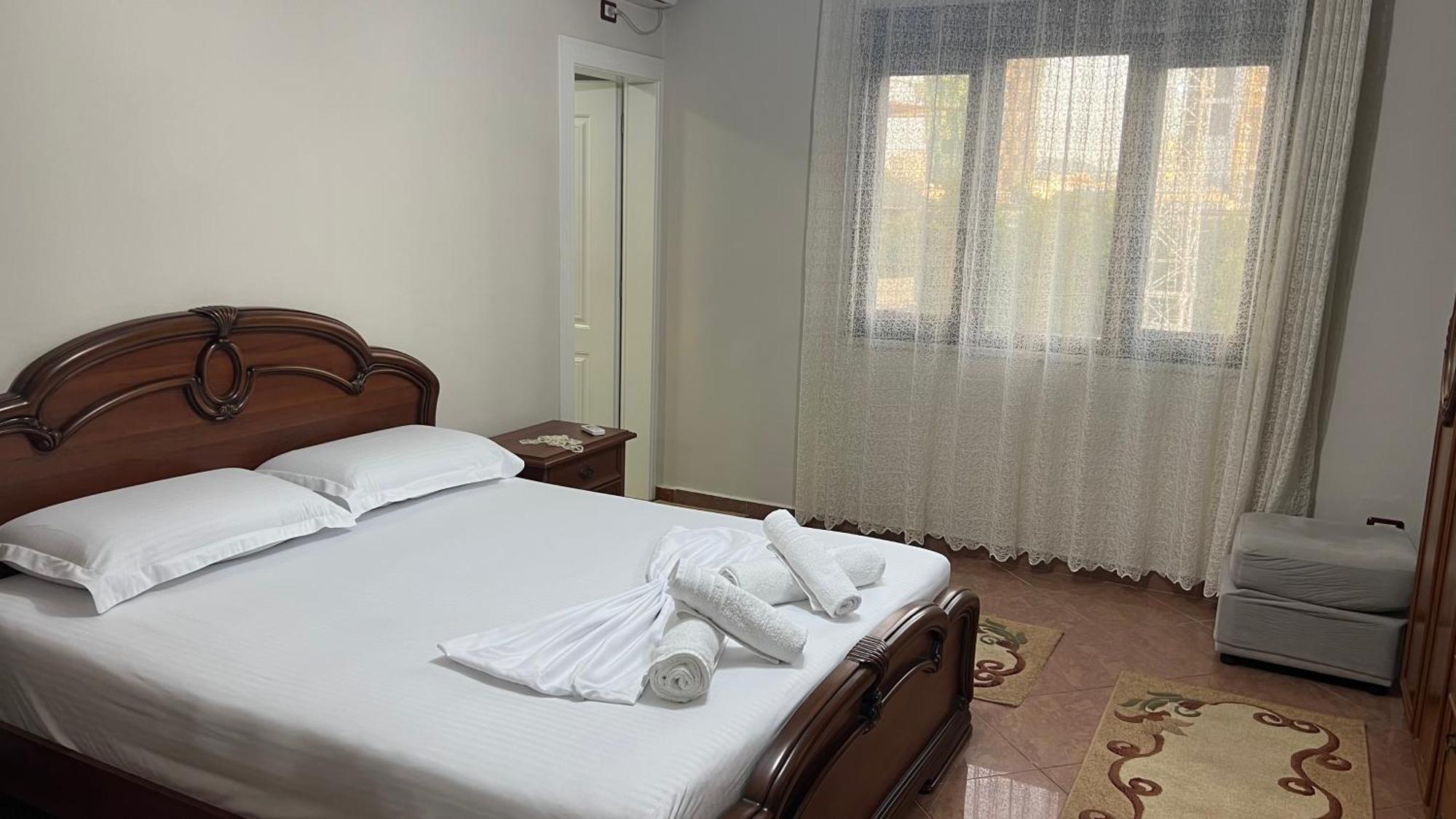 Center Apartment *